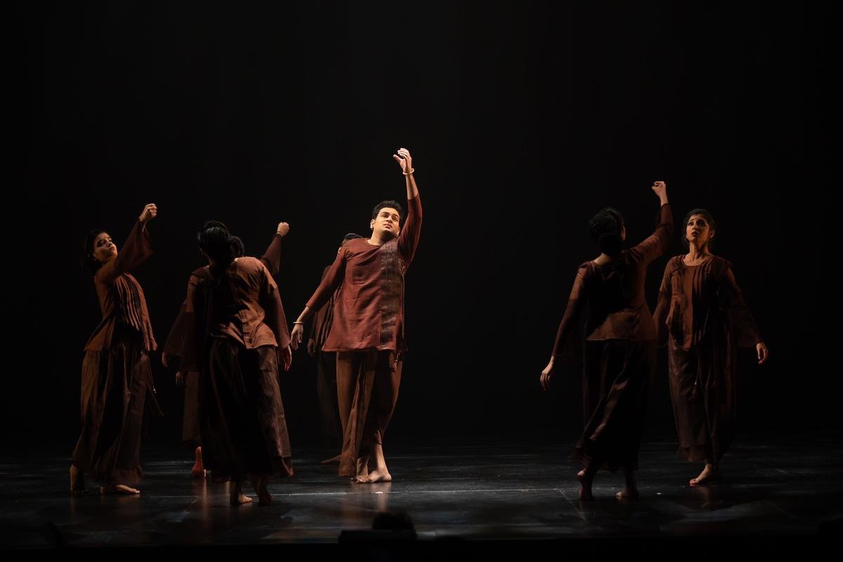 'Arisi' is a collaborative dance performance.