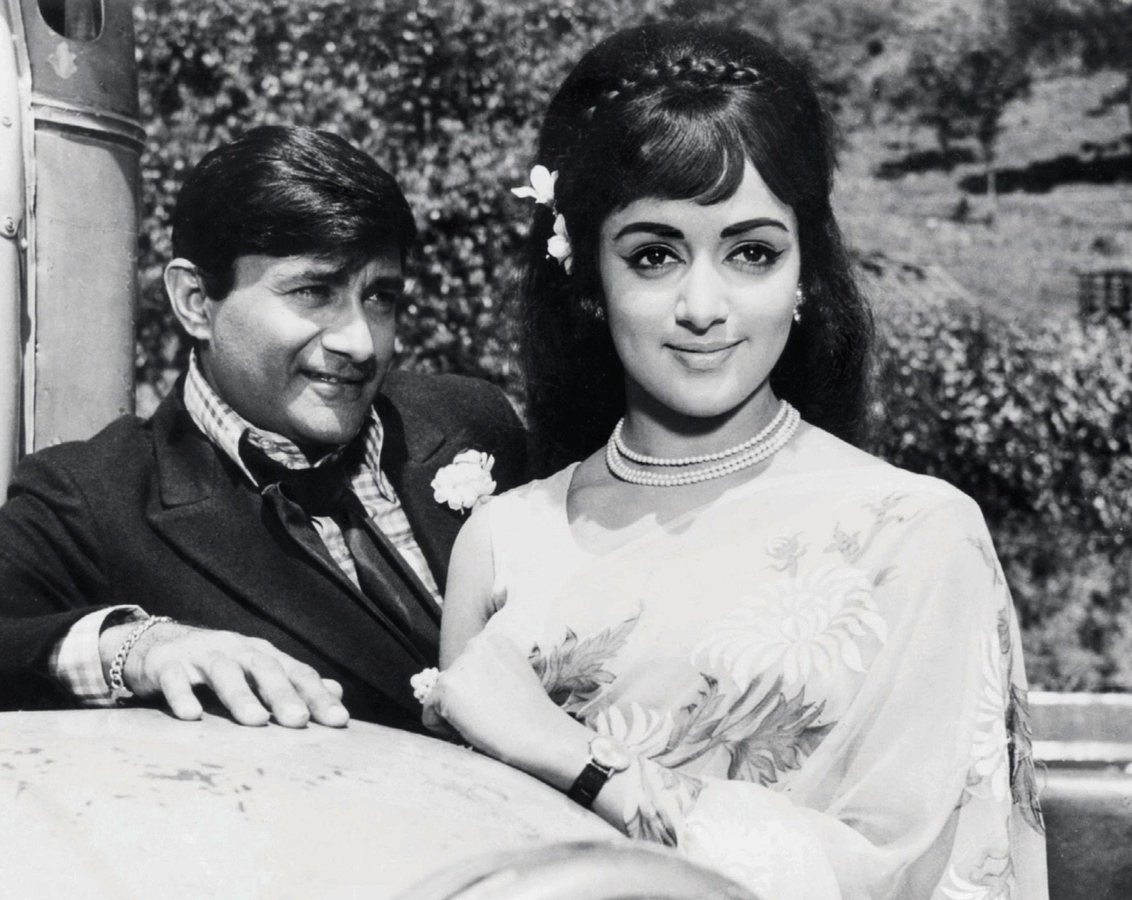 Hema Malini was sweating while doing this scene with Dev Anand! The Dream Girl was in such a state due to shame
