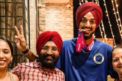 Arshdeep singh gets grand welcome punjab kings shared photos Team india champion Arshdeep Singh: पंजाब ने अर्शदीप सिंह का किया ग्रैंड वेलकम, घर पहुंचे तो जानें क्यों चेहरे पर आ गई खुशी?