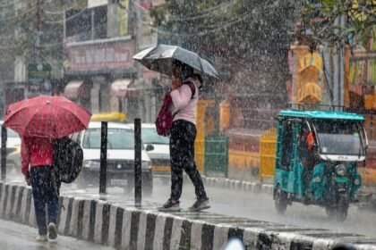 Bihar Weather Update 8 July IMD Alerts for Heavy Rains Today in East and West Champaran Mausam ANN Bihar Weather: पूर्वी और पश्चिमी चंपारण में आज भारी वर्षा का अलर्ट, बिहार में अगले तीन-चार दिनों का मौसम देखें