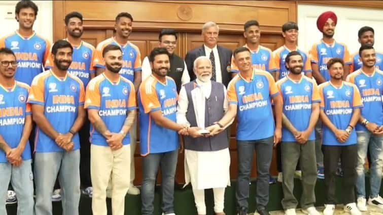 PM Narendra Modi Interaction With Rahul Dravid And Indian Cricket Team Latest Sports News T20 World Cup के बाद ओलंपिक में लहराएगा तिरंगा? राहुल द्रविड़ ने पीएम मोदी से किया प्रॉमिस!