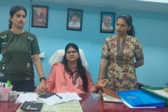 ujjain Assistant Engineer Arrested by Lokayukta taking bribe Rs 60 thousand ann उज्जैन की महिला अधिकारी ने ठेकेदार से मांगी थी 60 हजार रिश्वत, लोकायुक्त ने रंगे हाथ किया गिरफ्तार
